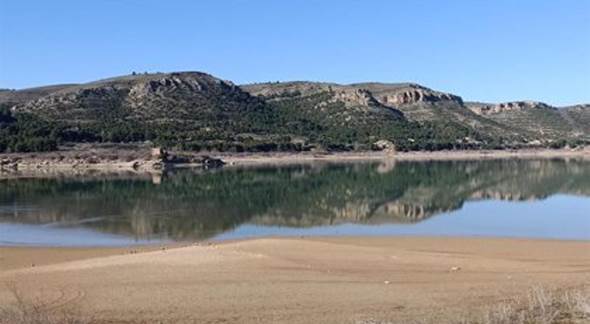 Foto de archivo de un embalse de la cuenca del Ebro en Aragón.